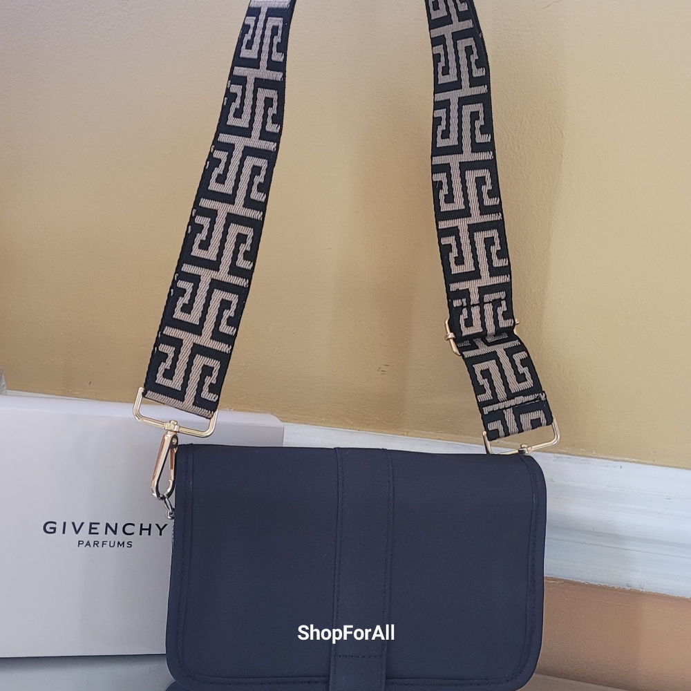 Givenchy - Picture 5 of 9